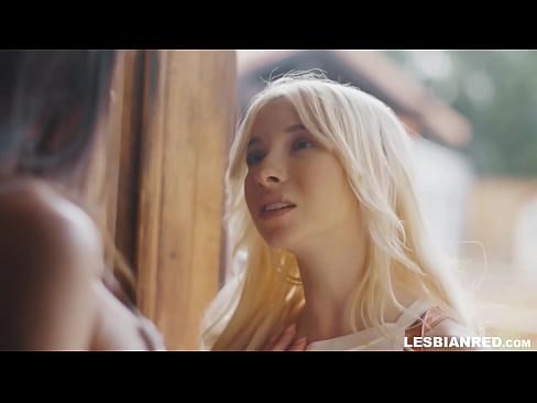 ❤️ Djevojka dolazi kući nekoliko mjeseci kasnije i na kraju jede mačkicu svoje maćehe ❤️❌ Prekrasni porno kod nas ️❤